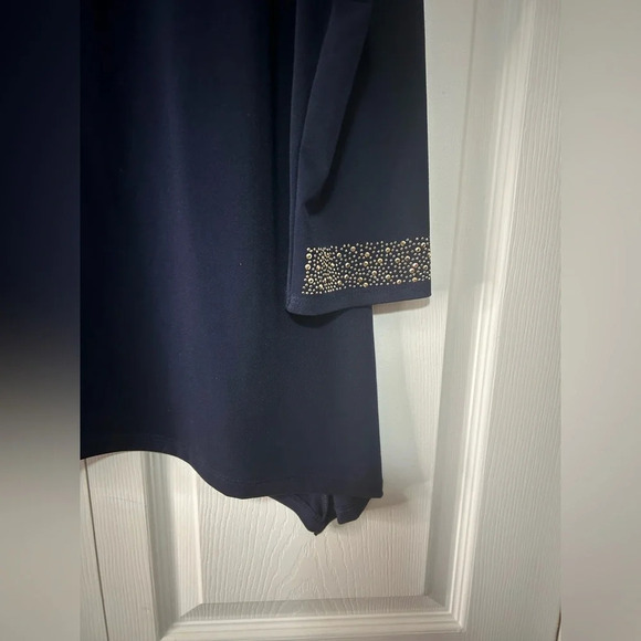 Women's Croft & Barrow® Embellished Shark-Bite Hem Nave Blue Top. Size Large - Picture 3 of 9